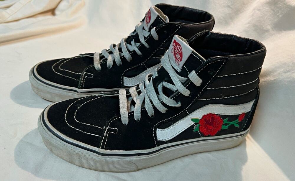 Vans Sk8-Hi Black Suede Rose Embroidered High Top Shoes Womens 7.5 Mens 6